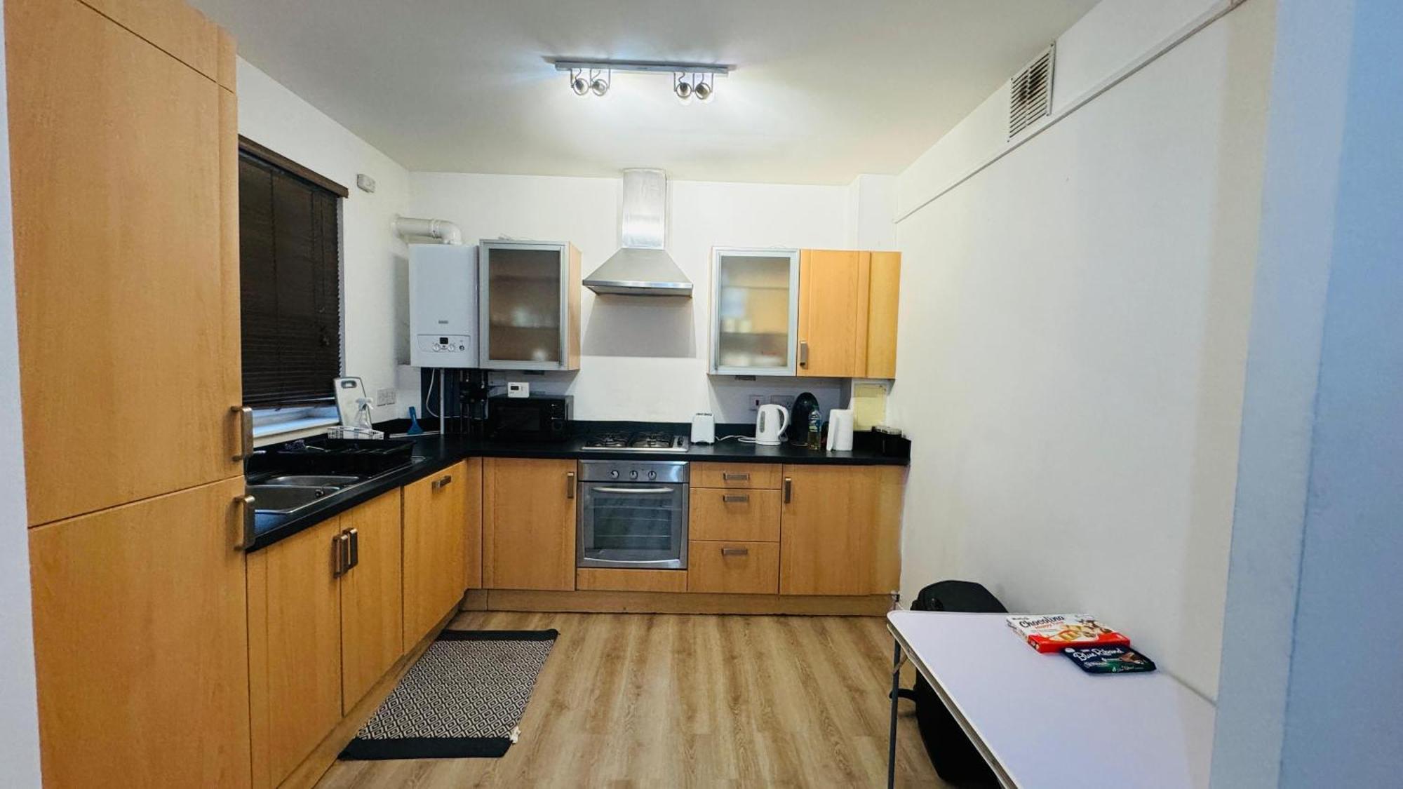 Fabulous 1Bed 1Bath Ground Floor Shared Accommodation ,Only Double Room Edinburg Exteriör bild